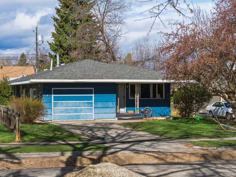 Building Photo - 517 S 13th Ave