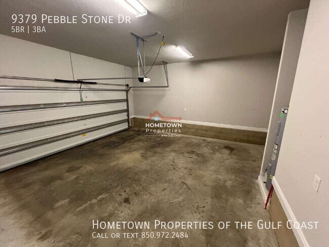 Building Photo - 9379 Pebble Stone Dr