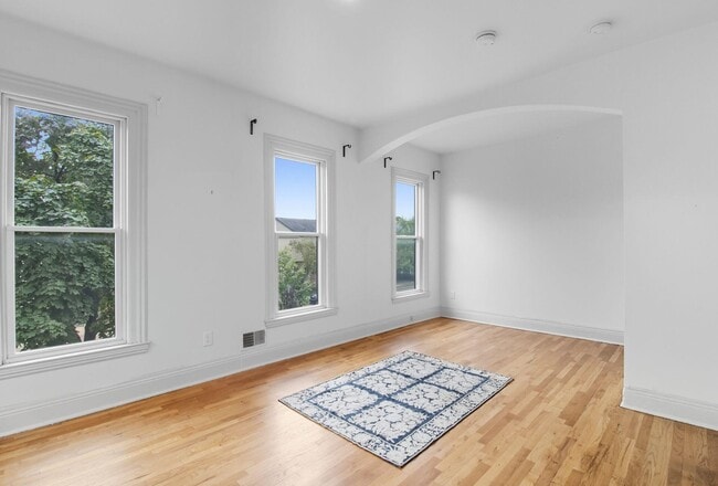 Building Photo - 1682 Bagley St