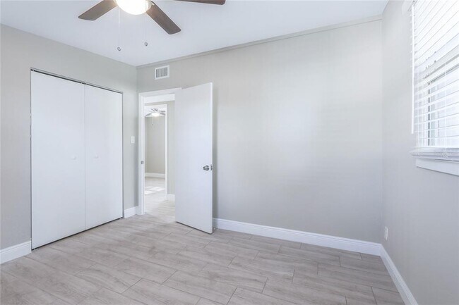 Building Photo - 1325 Windsor Way