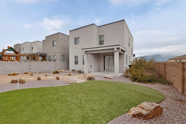 Building Photo - 5603 Linq Ct NE