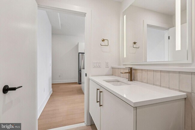 Building Photo - 30 W Allens Ln