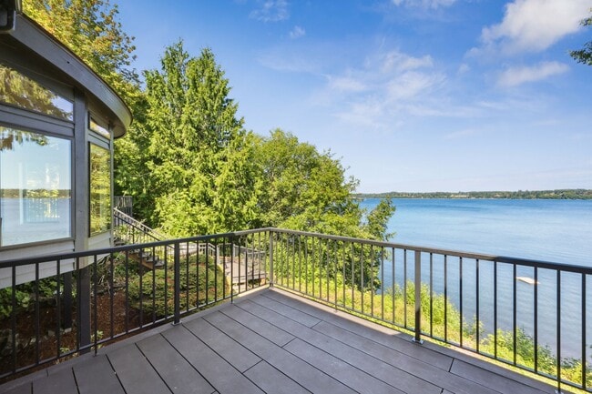 Building Photo - Stunning 3,146 Sq. Ft. Olympia Waterfront ...