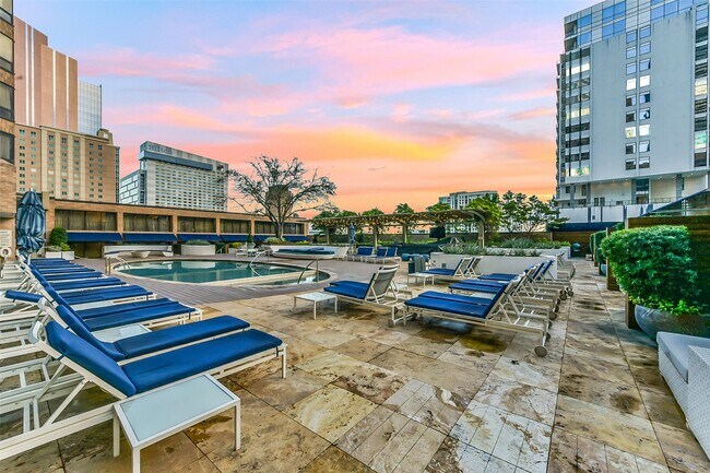 Building Photo - 1111 Caroline St