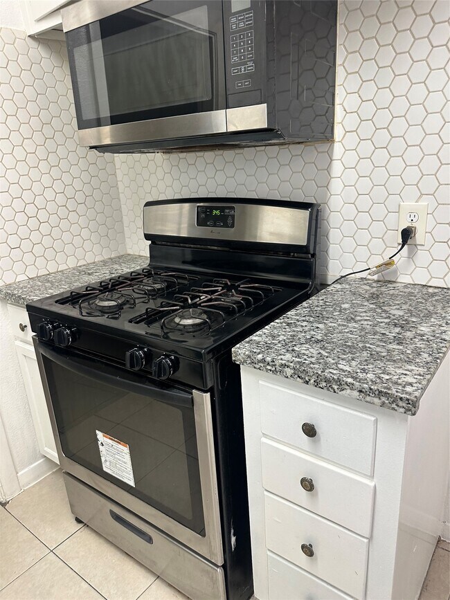 Building Photo - 3826 Botany Ln