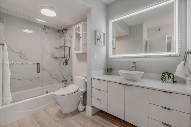 Building Photo - 100 Lincoln Rd