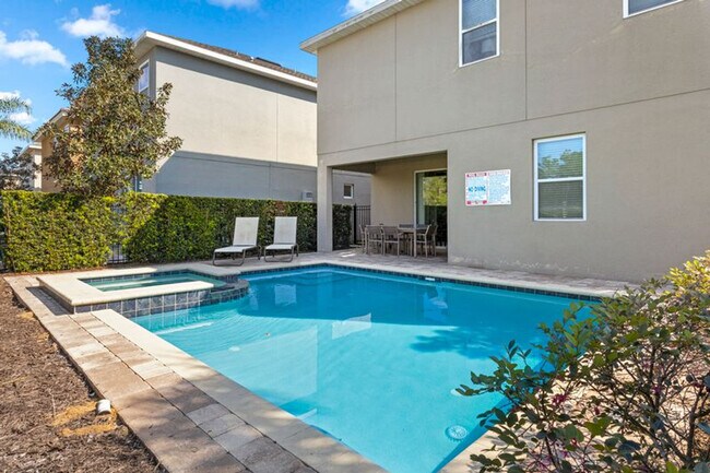 Building Photo - 551 Lasso Dr