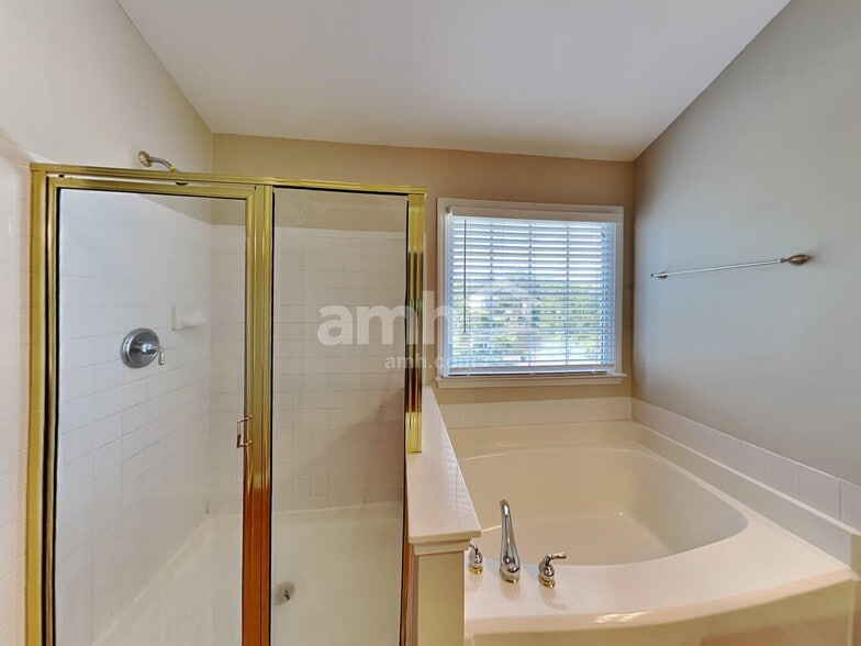 Building Photo - 2923 Villa Lake Dr