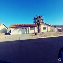 Building Photo - SINGLE FAMILY HOME WITH 2 CAR GARAGE