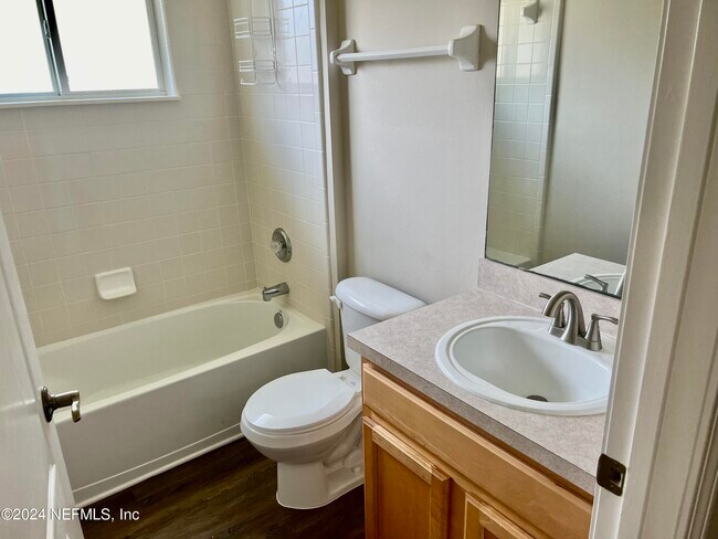 Building Photo - 14019 Crestwick Dr W