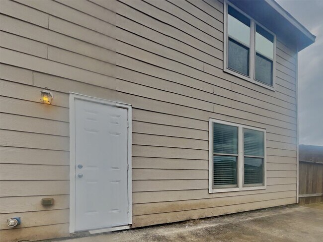 Building Photo - 1811 Artem Ct