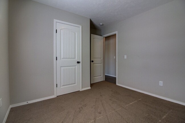 Building Photo - 3 Bedroom in Republic Schools!