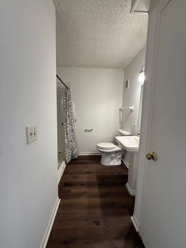 Building Photo - For Rent - Great Duplex Unit in North Nashville