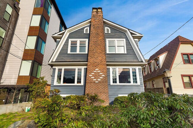 Building Photo - 710 10th Ave E