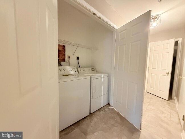 Building Photo - 4805 Cowslip Ct