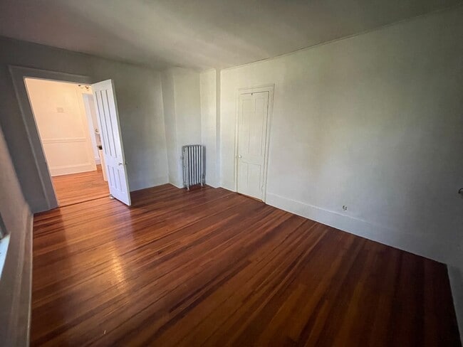 Building Photo - Charming 5-Bedroom 3.5 bath Home for Rent ...