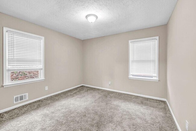 Building Photo - 245 Bromack Dr SE