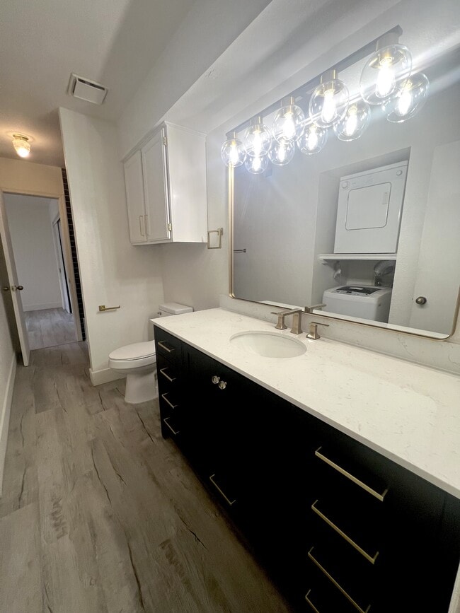 Building Photo - 3000 Chautauqua Ave