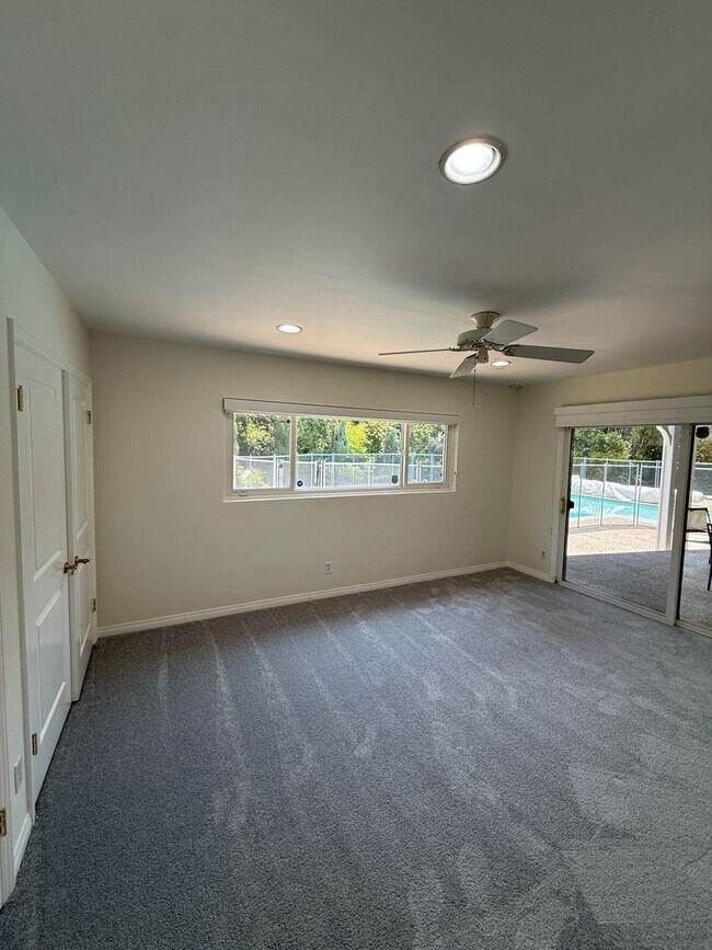 Building Photo - Beautiful One Level, 3 Bedroom, 3 Bathroom Tarzana Pool Home for Lease!