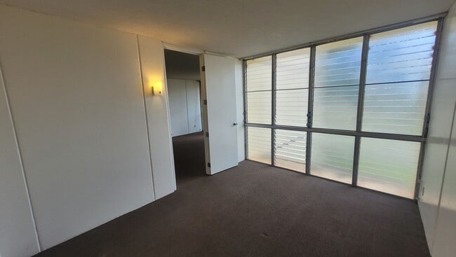 Building Photo - Newly Upgraded Spacious 1 Bedroom Apartment in the Ridgecrest Complex.