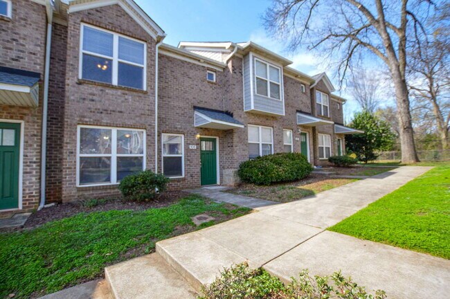 Building Photo - Townhome in Old Town Rock Hill | 3 Bed | 2 Bath | $1,695