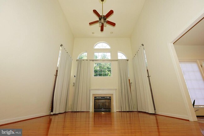 Building Photo - 14030 Bromfield Rd