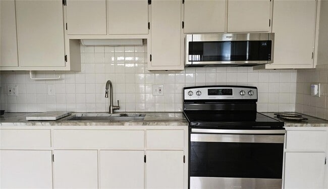 Building Photo - 4358 Tahitian Gardens Cir