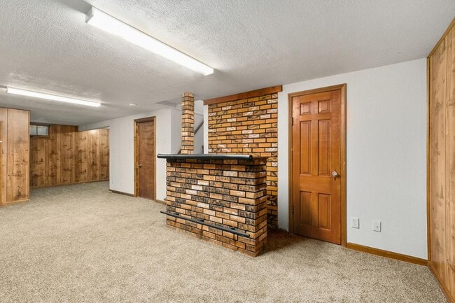 Building Photo - 2856 E 1st St