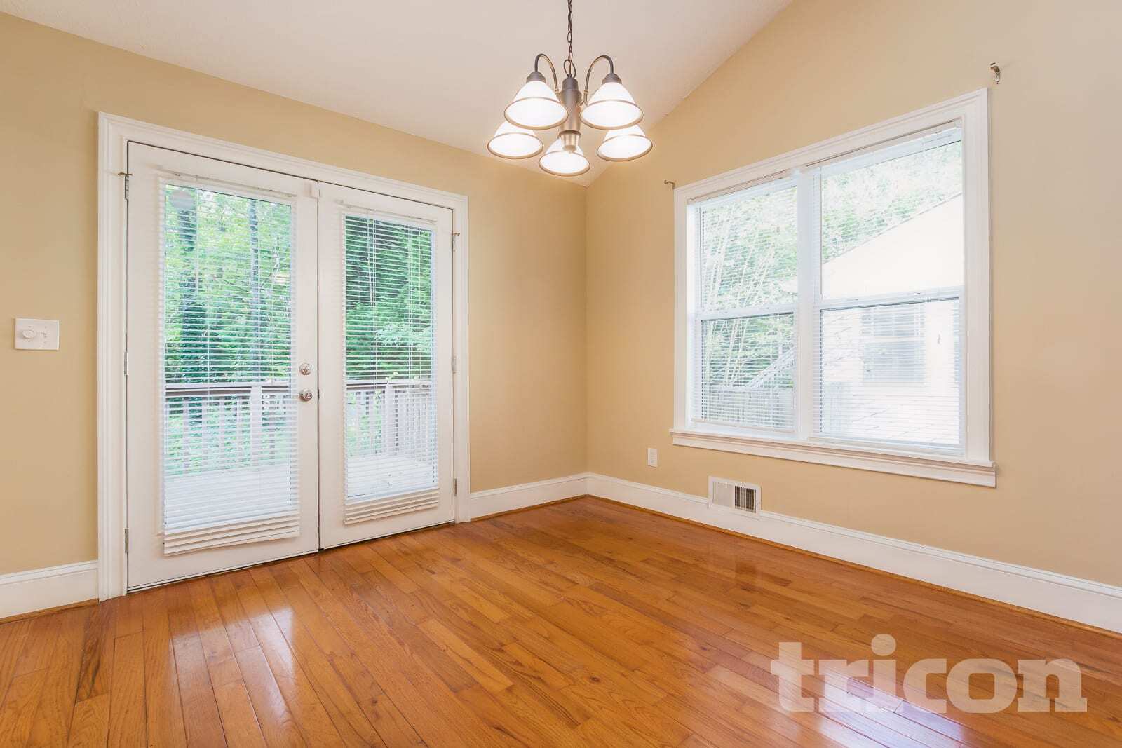 Building Photo - 6583 Oakwood Dr