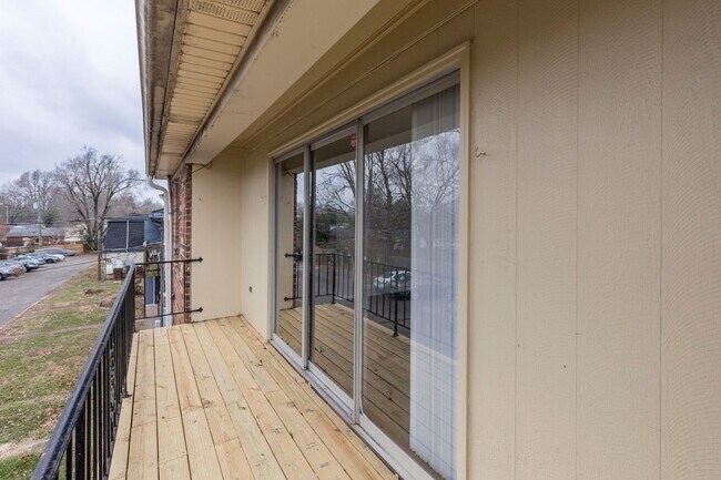 Building Photo - 9308 Aylesbury Dr