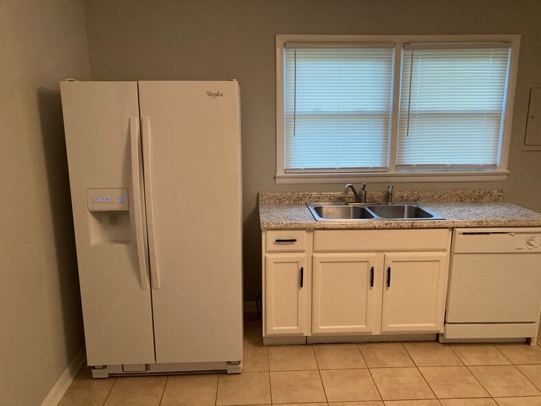 Building Photo - 1201 Avenue C SE