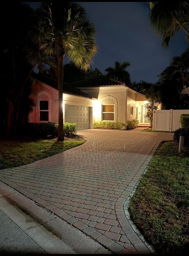 Building Photo - 6165 NW 77th Pl