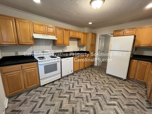 Building Photo - 4535 Dawnwood Dr