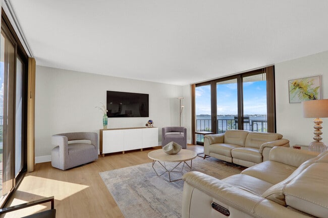 Building Photo - 5420 N Ocean Dr