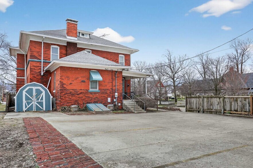 Building Photo - 420 N Gilbert St