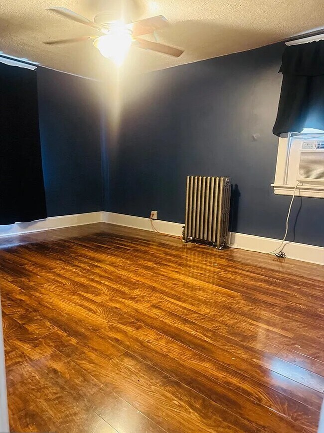 Building Photo - 226 Walnut St