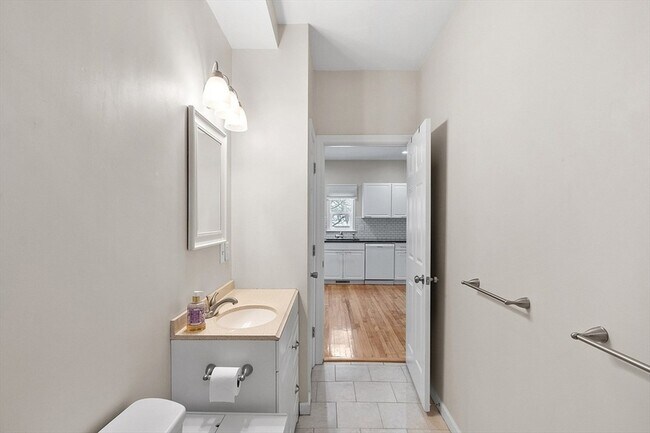 Building Photo - 920 Pleasant St