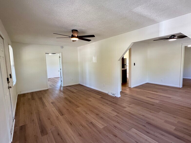 Building Photo - 8801 E Independence Ave