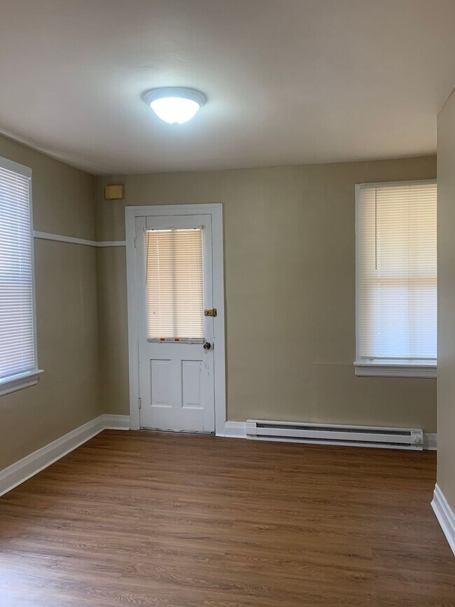 Building Photo - 821 Lanvale St