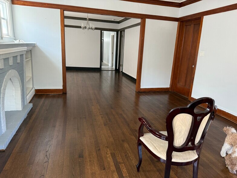 Living room and Dining room - 4821 W George St