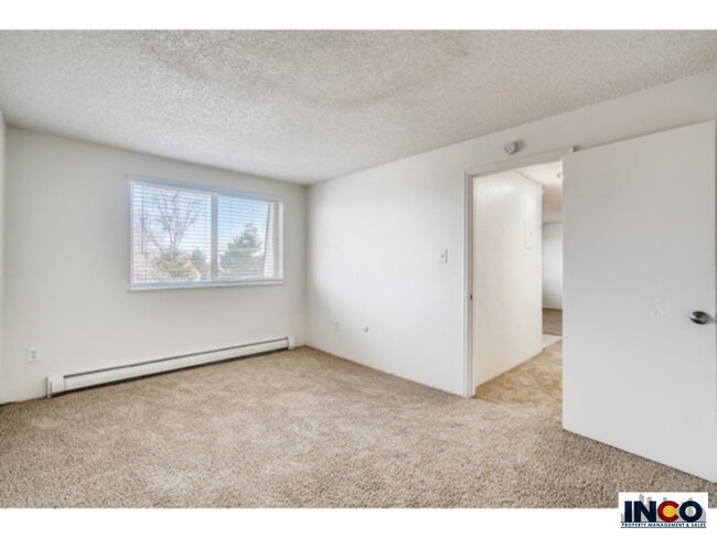 Building Photo - Bright 1 bed 1 bath apartment near Riverpo...