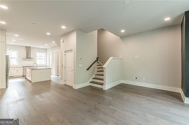 Building Photo - 574 Boulevard Pl NE