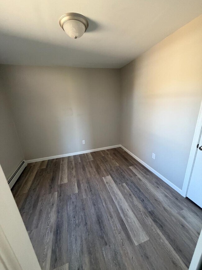 Building Photo - 27 Esmond St