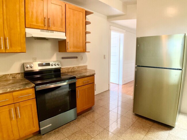 Building Photo - 4BR/2BA in Haight. IN-UNIT LAUNDRY! DISHWA...