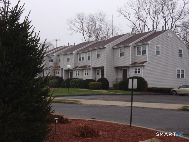 Building Photo - 235 Red Oak Ln