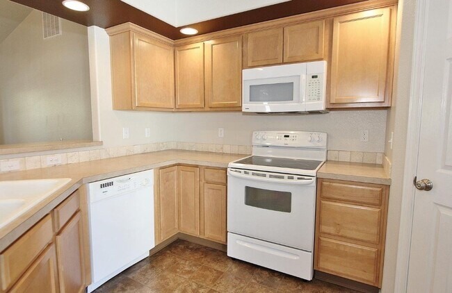 Building Photo - Immaculate Single-Level Home