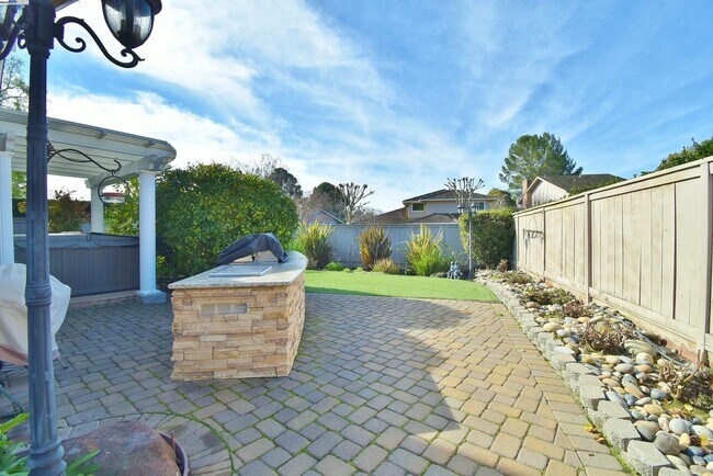 Building Photo - 204 Cypress Hills Ct