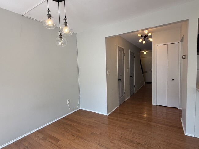 Building Photo - 3208 Bolgos Cir