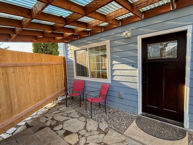 Building Photo - Charming 1-bedroom, 1-bathroom house