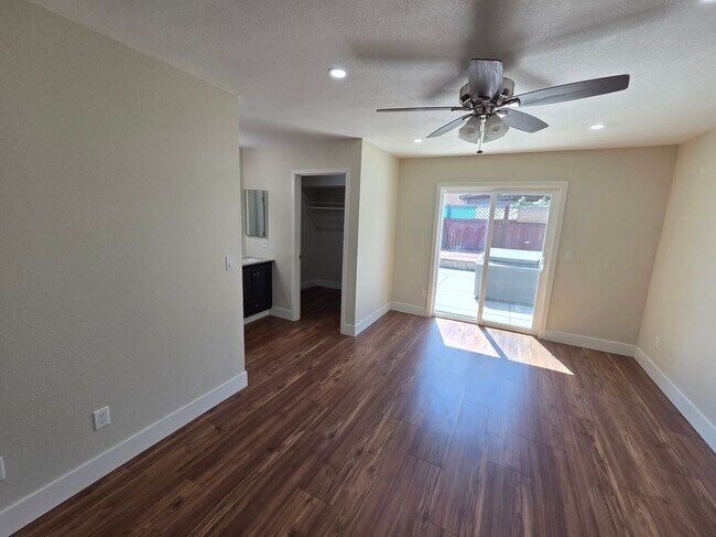 Building Photo - 616 Placer Ln